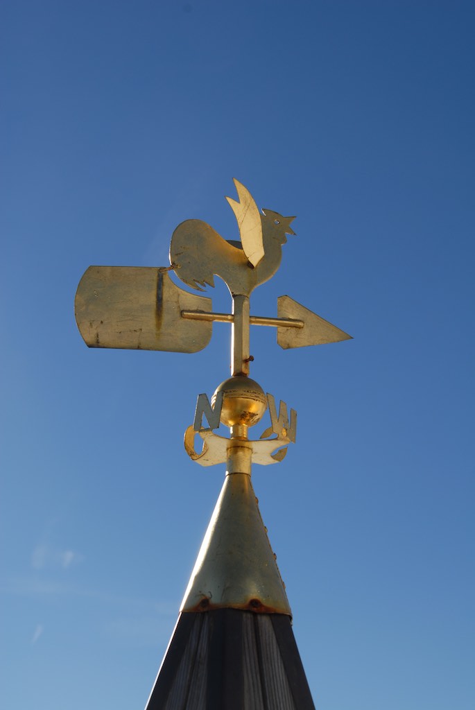 Wind gauge on top of a hut