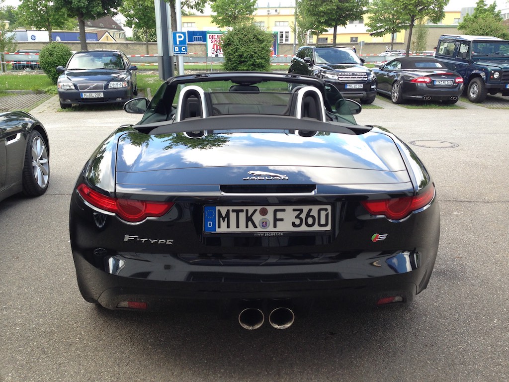 Starting the day with an F-Type test drive is a good start of the day ;-)