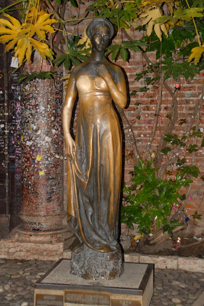Juliet, some parts of the statue seem to be more interesting to touch than others